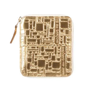 COMME DES GARCONS SA2100 EMBOSSED LOGOTYPE ZIP WALLET GOLD