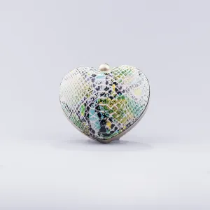GREEN GRADIENT HEART CLUCTH